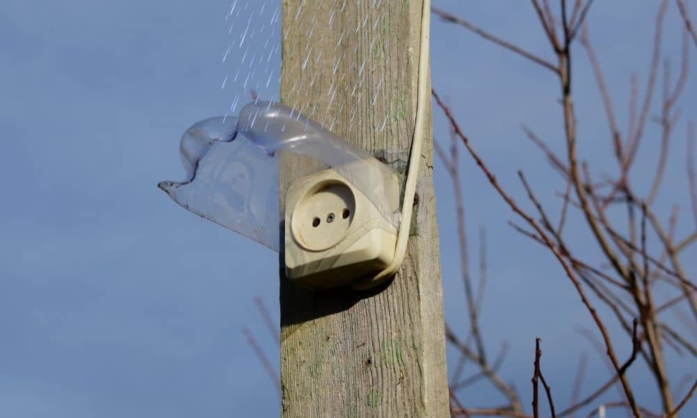 Protecting Your Outdoor Outlet From The Rain